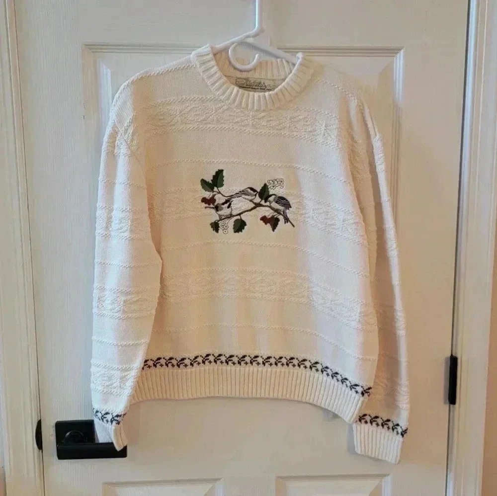 Vintage Cabelas Womens Embroidered Chickadee Sweater